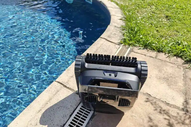 Un robot de piscine.