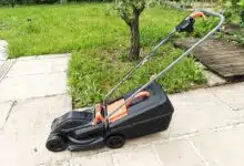 Une tondeuse électrique pour le jardin.