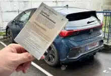 Une carte grise de voiture électrique.