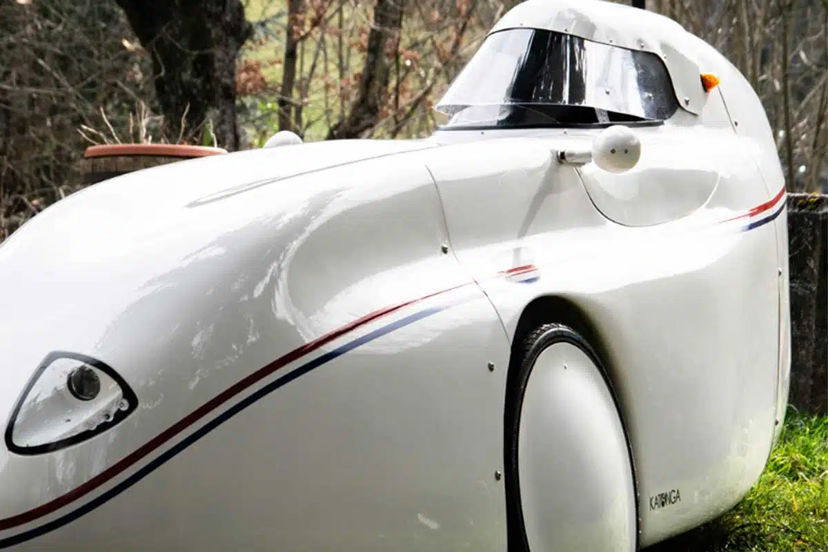 Le Vmobile, véhicule à propulsion humaine.