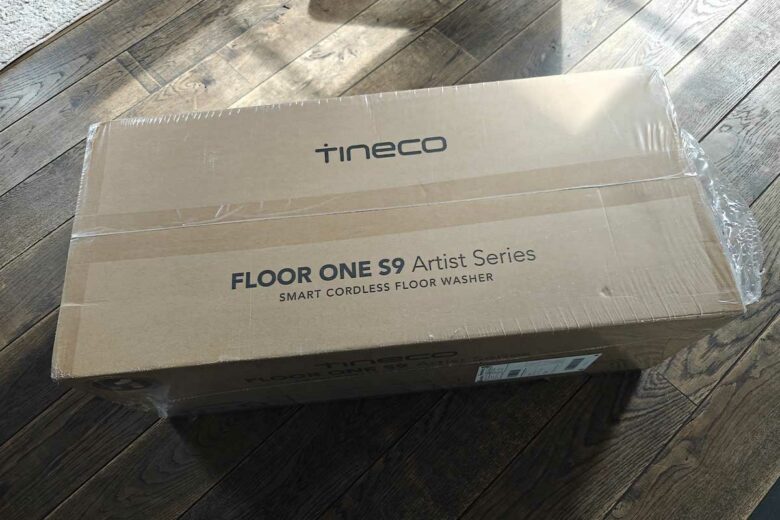 Le carton d'emballage.