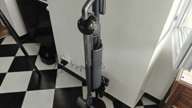 Test du JIGOO V700 Aspirateur sans fil avec station d'aspiration de 2,5 L.