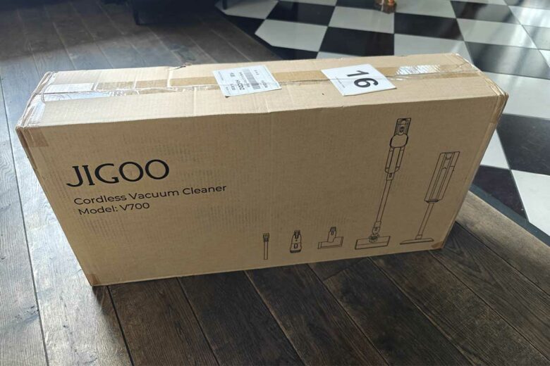 Le carton d'emballage.