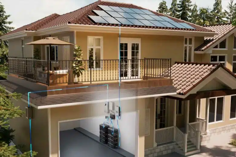 La station se recharge avec le soleil ou l’électricité en heures creuses, puis alimente votre maison aux heures pleines.