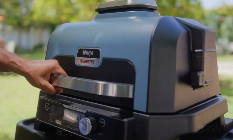 Le barbecue électrique Ninja Woodfire.