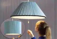 Une lampe plafonnier qui se transforme.