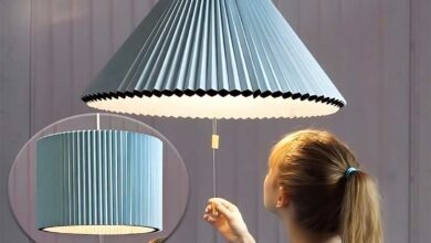 Une lampe plafonnier qui se transforme.
