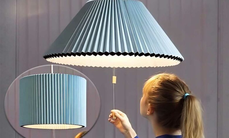 Une lampe plafonnier qui se transforme.