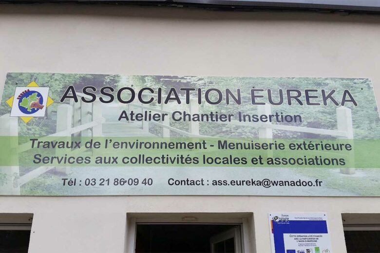 L'association Eurêka et ses adhérents fabriquent des pièges en bois pour lutter contre les frelons asiatiques et retrouver une activité professionnelle.