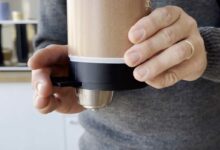 Un système pour remplir ses capsules de café réutilisables.