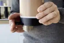 Un système pour remplir ses capsules de café réutilisables.