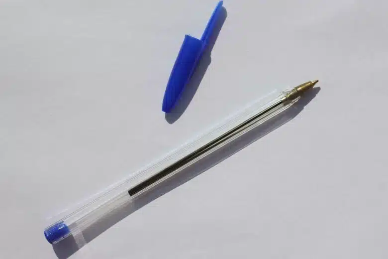 Un stylo bille Bic.