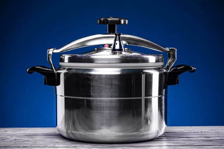 Une cocotte minute pour cuire des aliments.