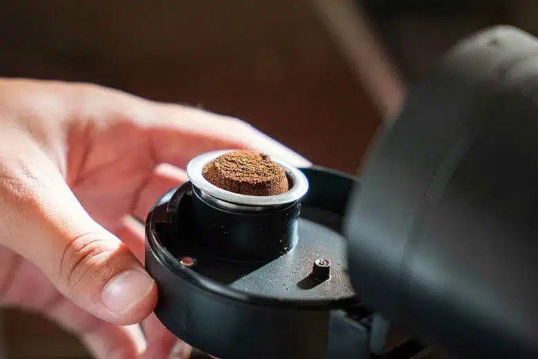 Une machine pour faire ses propres dosettes de café.