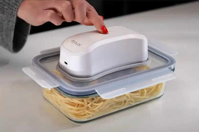 Une lampe qui permet d'éliminer les bactéries et de conserver les aliments plus longtemps.
