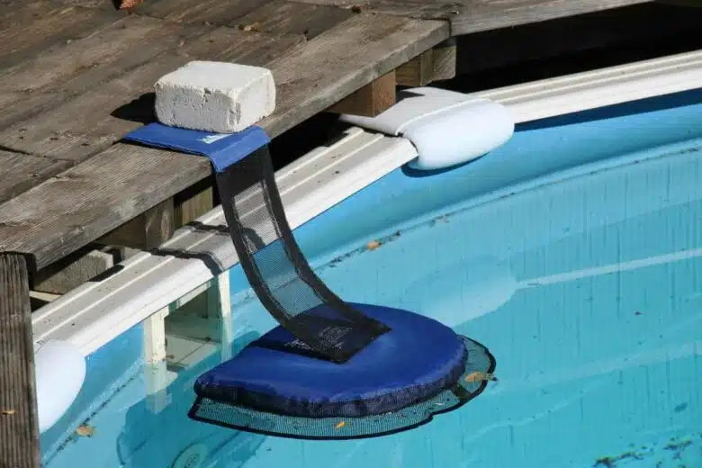 Un FrogLog installé dans une piscine.