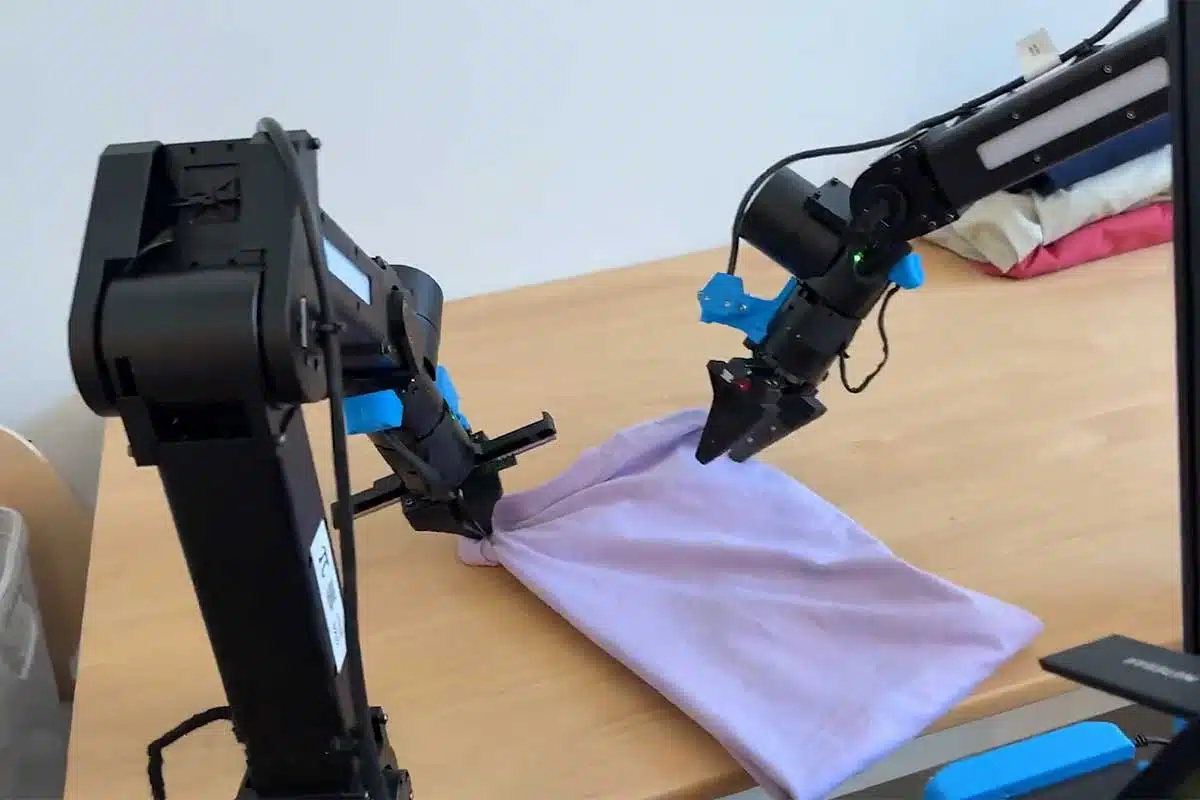 Un robot capable de plier le linge.
