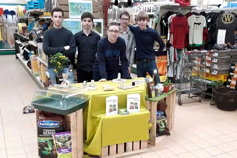 Un stand pour vendre les premiers exemplaires de PresstaMotte.