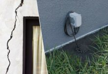 Un mur fissuré et un capteur de sonde Feelbat.