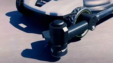 Un rotofil qui s'adapte sur une tondeuse.