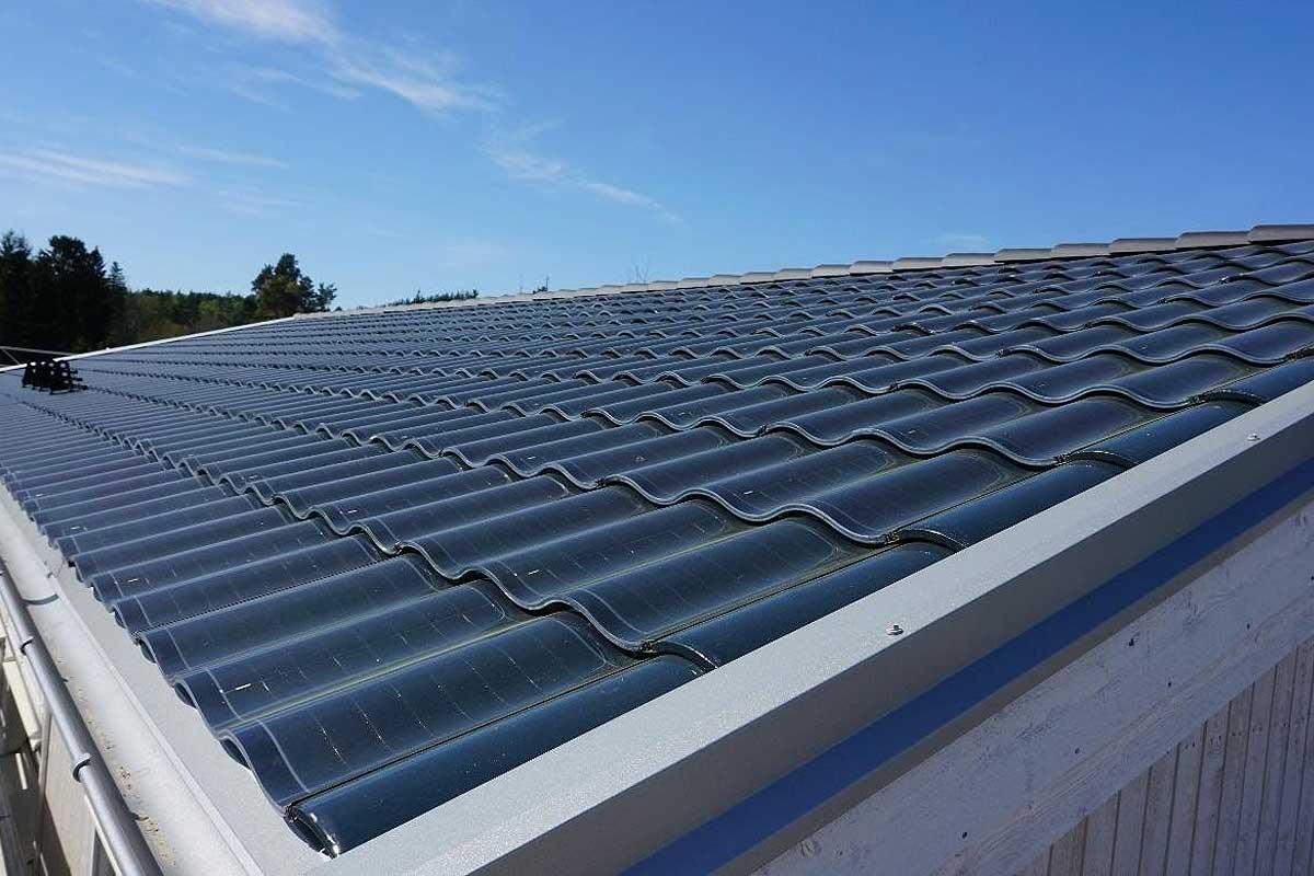 Hanergy propose des tuiles solaires ondulées.