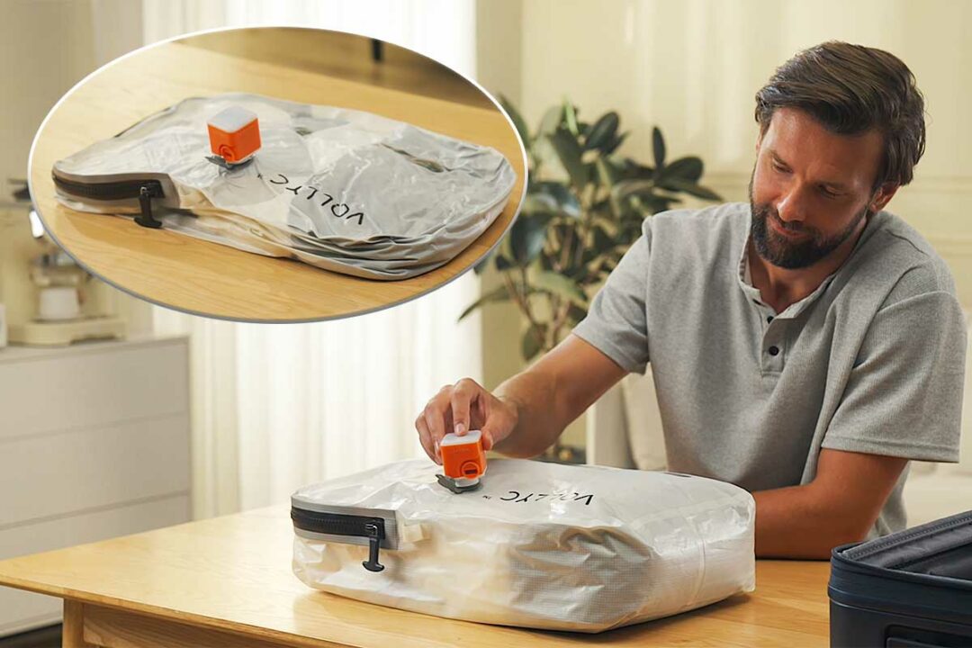 Un sac de compression pour diminuer le volume des vêtements.
