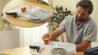 Un sac de compression pour diminuer le volume des vêtements.