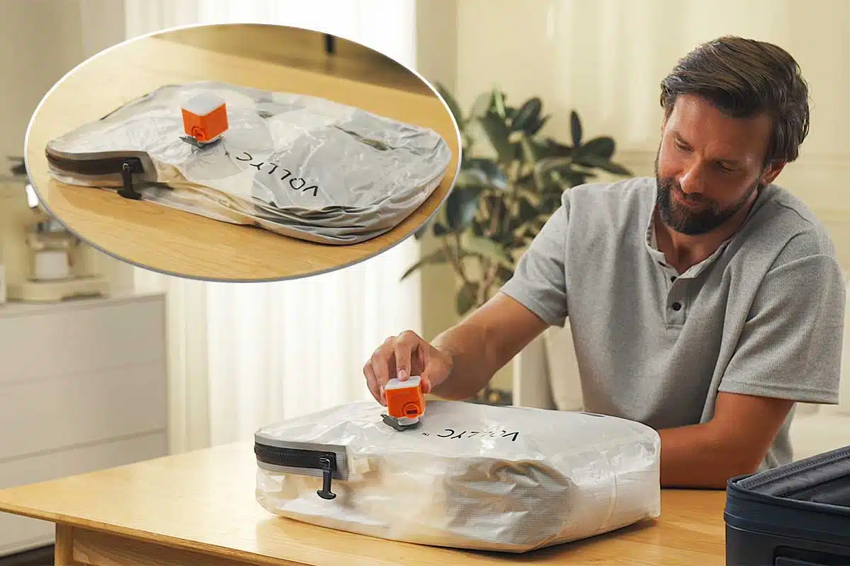 Un sac de compression pour diminuer le volume des vêtements.