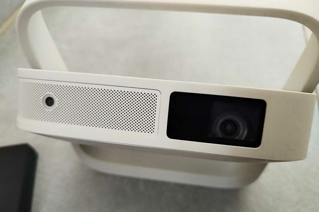 Présentation du mini vidéoprojecteur XGIMI Elfin Flip à moins de 400 euros.