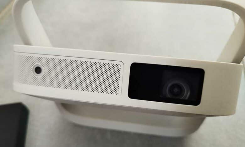 Présentation du mini vidéoprojecteur XGIMI Elfin Flip à moins de 400 euros.