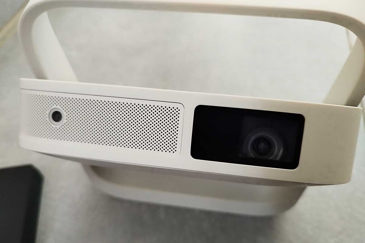 Présentation du mini vidéoprojecteur XGIMI Elfin Flip à moins de 400 euros.