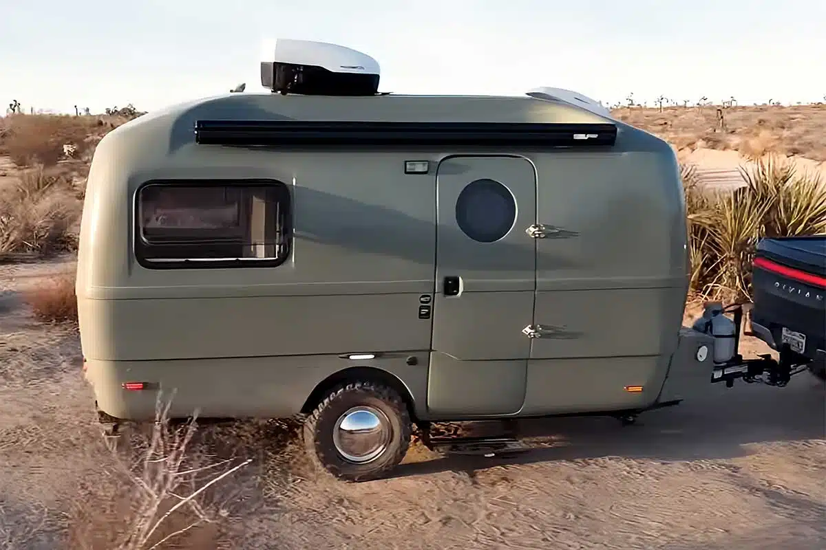 Une caravane au look rétro.