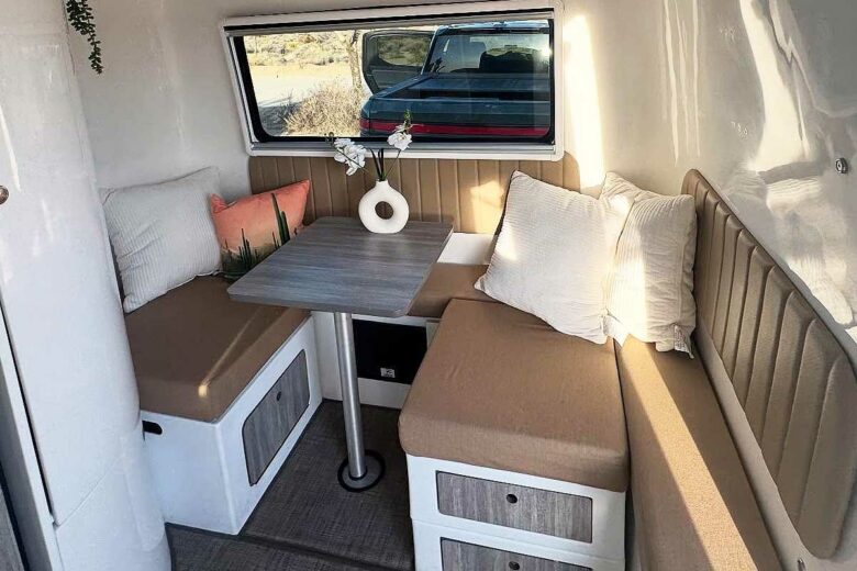 L'espace détente de la caravane.