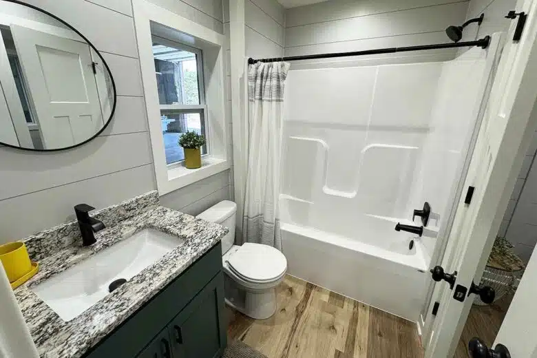 Une salle de bains.