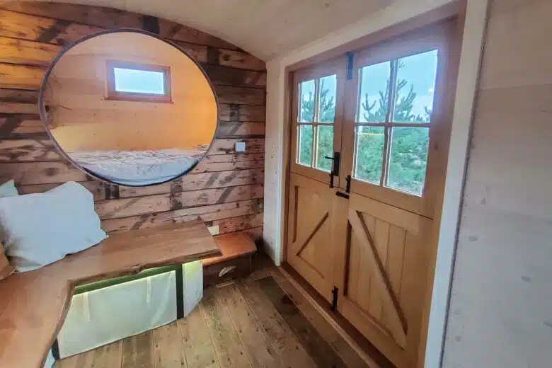 Un wagon transformé en tiny house.