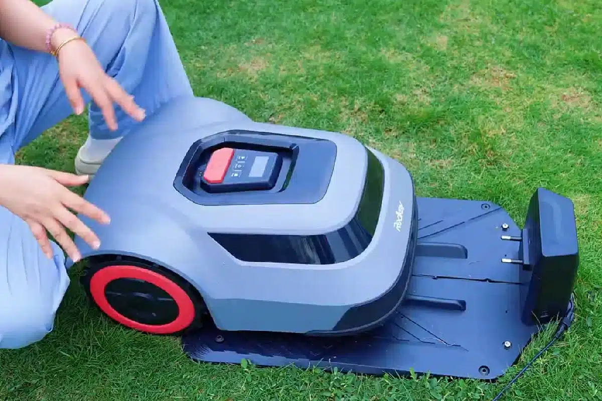 Un robot tondeuse à moins de 500 €.