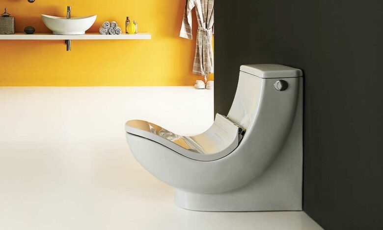 Des toilettes design pour une position recommandée lorsqu'on va à la selle.