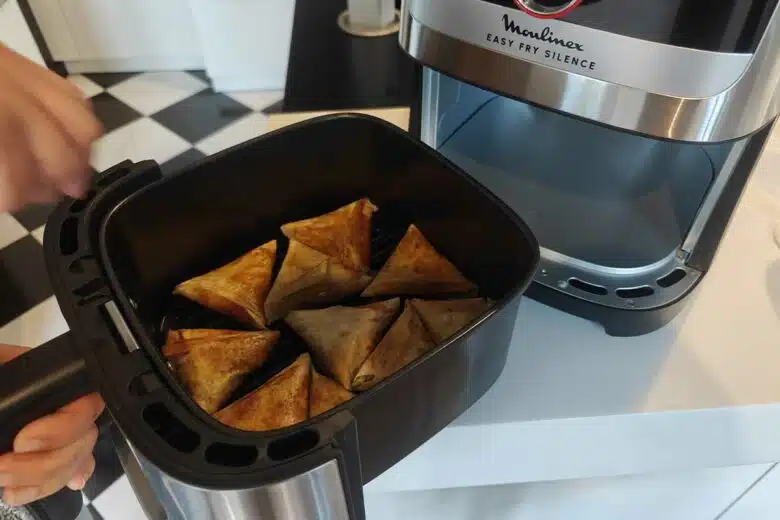 La cuisson des samoussas.