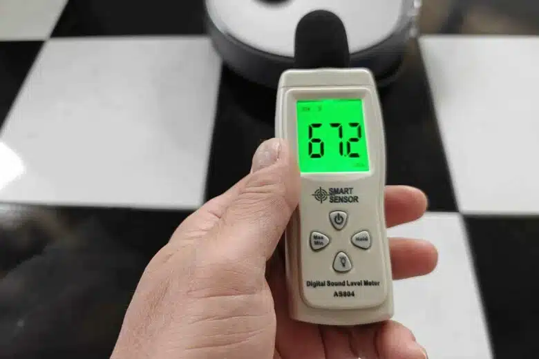 Un robot silencieux (moins de 70 dB).