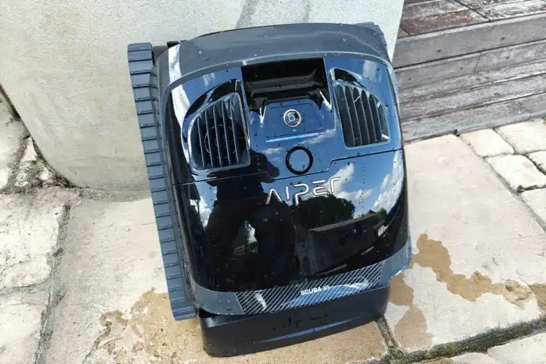 Le robot pendant sa charge.