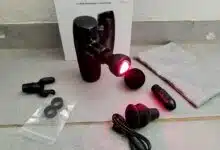 L’ensemble livré avec le Bob and Brad M7 Plus comprend plusieurs têtes de massage, un câble USB-C, une lingette, une housse et le manuel d’utilisation.