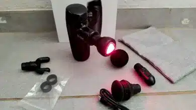 L’ensemble livré avec le Bob and Brad M7 Plus comprend plusieurs têtes de massage, un câble USB-C, une lingette, une housse et le manuel d’utilisation.