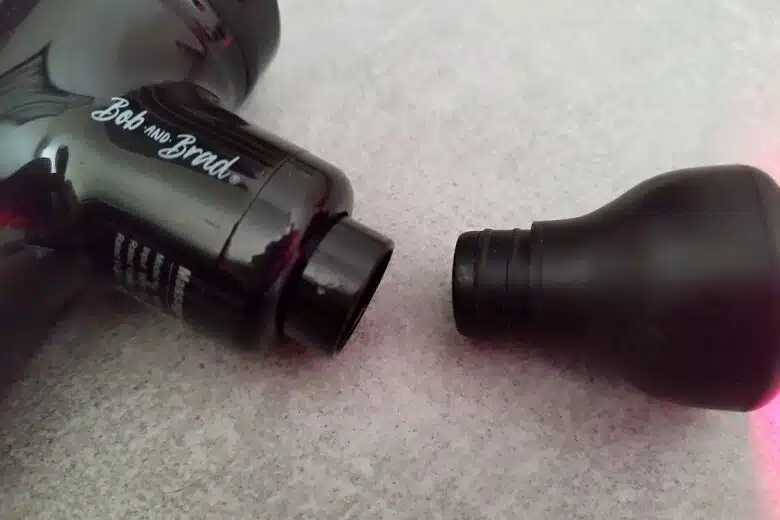 Le changement de tête du Bob and Brad M7 Plus se fait par simple pression, sans outil ni effort.