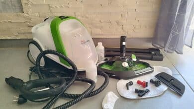 Le Polti Vaporetto Smart110 Eco et tous ses accessoires fraîchement déballés, prêts à l’action.