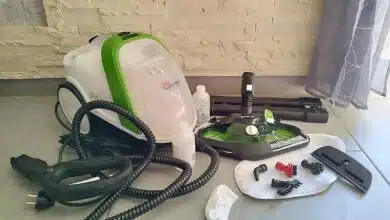 Le Polti Vaporetto Smart110 Eco et tous ses accessoires fraîchement déballés, prêts à l’action.