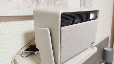 Utilisation à domicile du XGIMI Horizon S Pro, installé dans une chambre, parfait pour une expérience cinéma à la maison.
