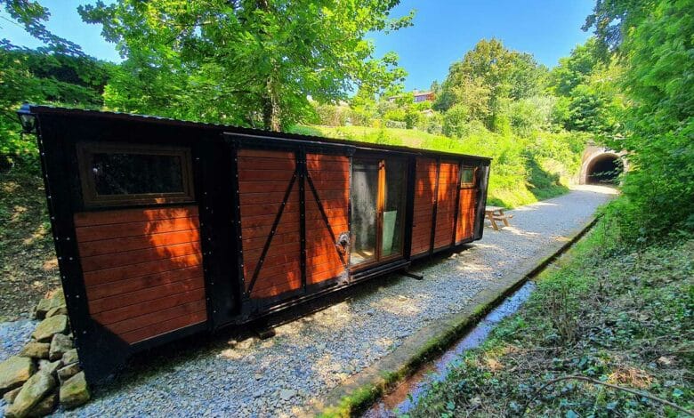 Un wagon restauré en tiny house.