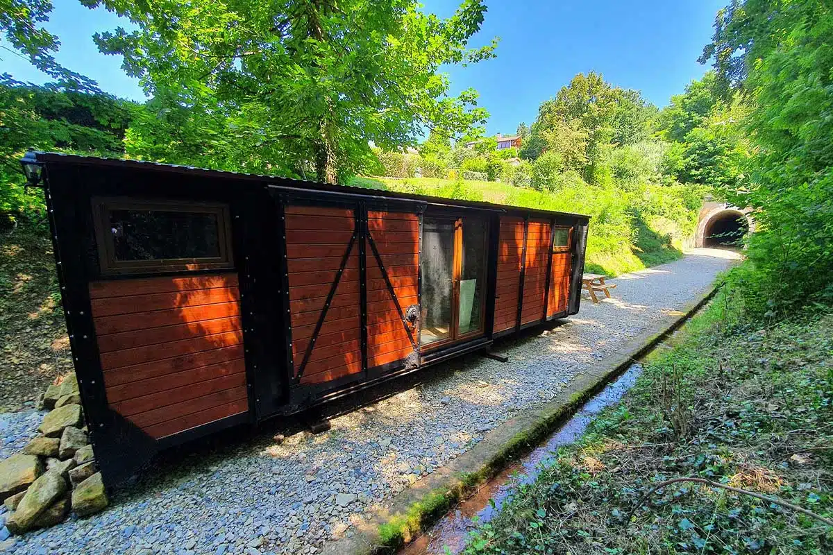 Un wagon restauré en tiny house.