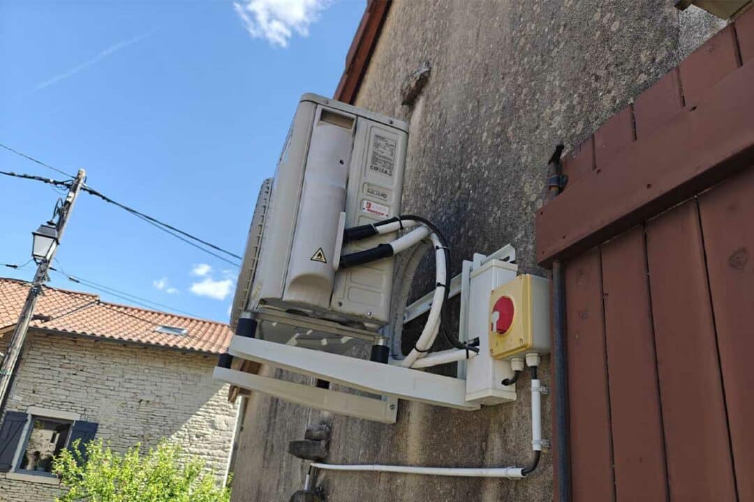 Une unité extérieure d'une climatisation.