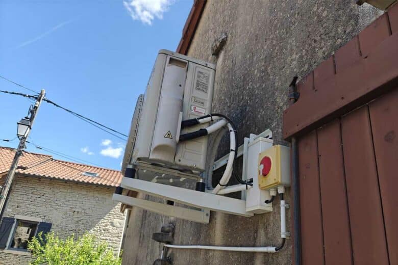 Une unité extérieure d'une climatisation.